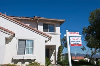 foreclosure_sign_in_front_of_house