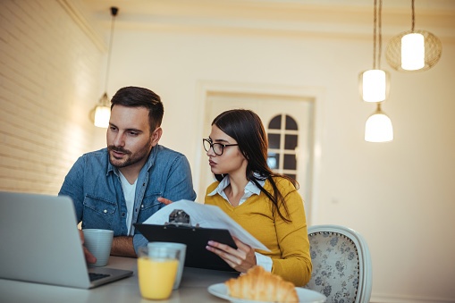 couple learning about bankruptcy in New Jersey