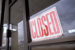 bankrupt_business_with_closed_sign