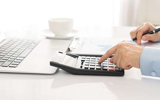 587220926_person using calculator