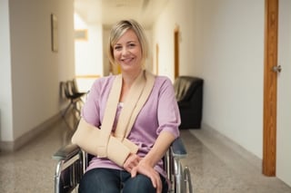 Woman_in_wheelchair_with_cast