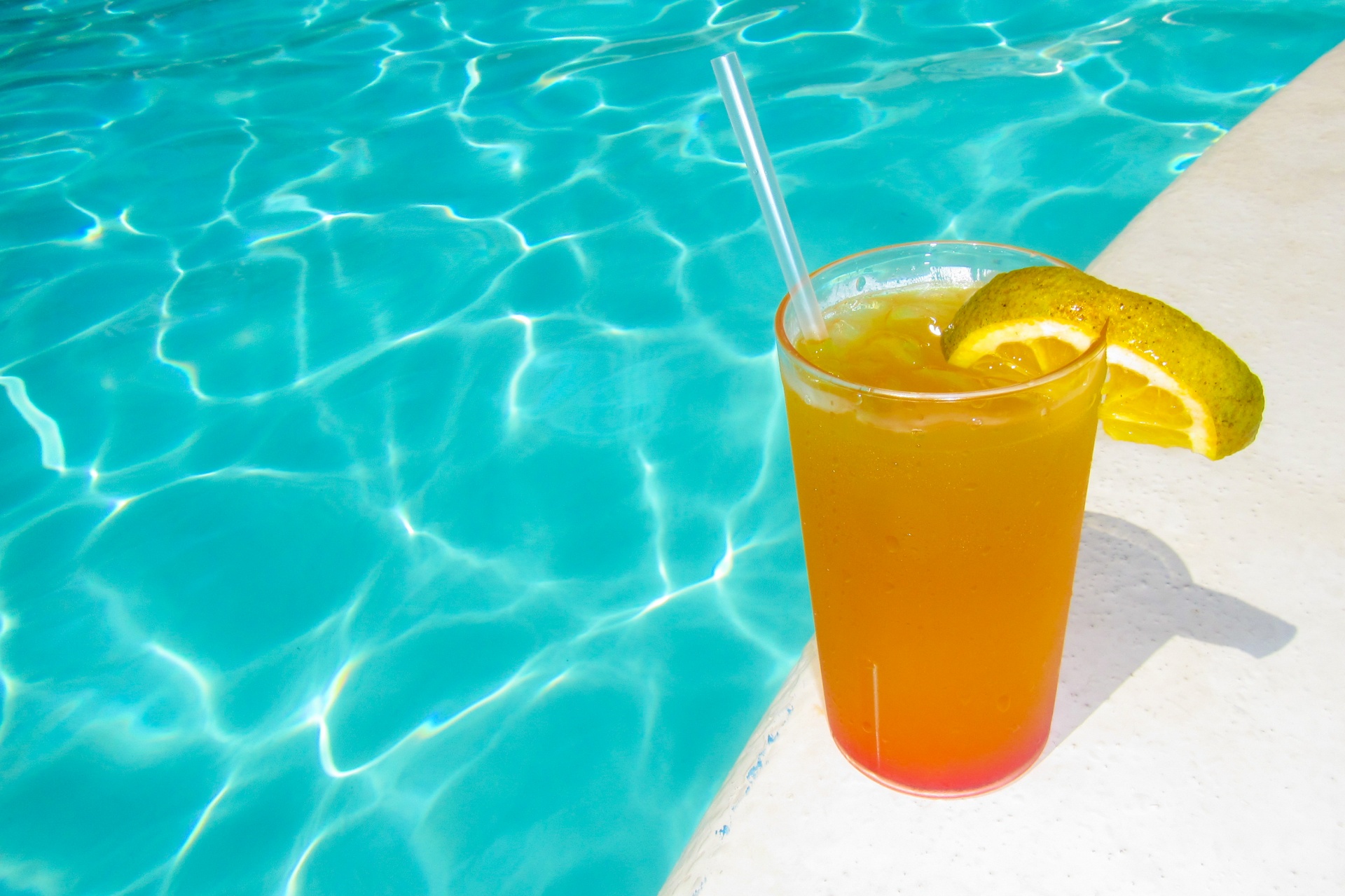 drink at the pool