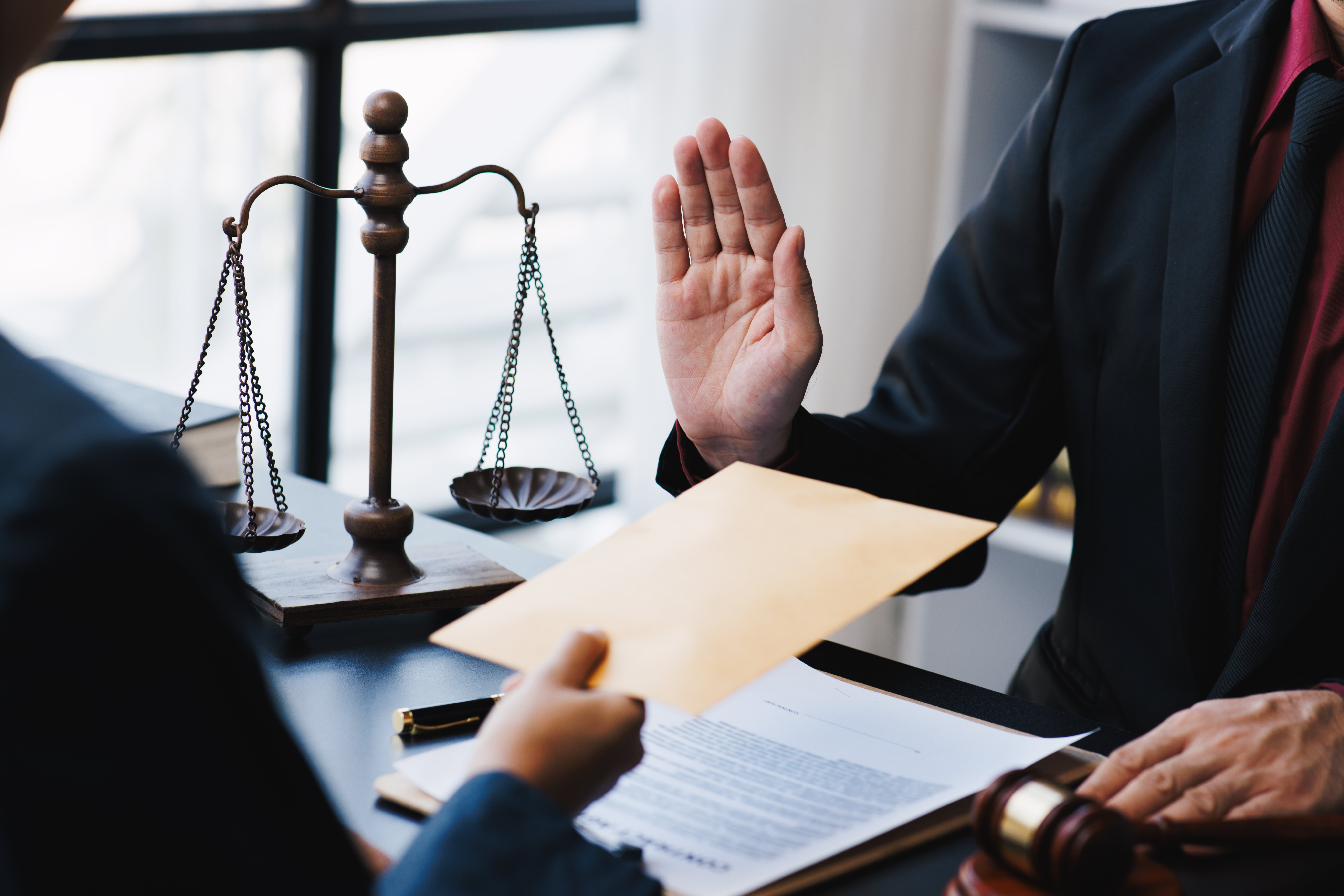 lawyer-refuse-to-accept-bribes-that-are-given-in-e-2023-11-27-05-16-47-utc