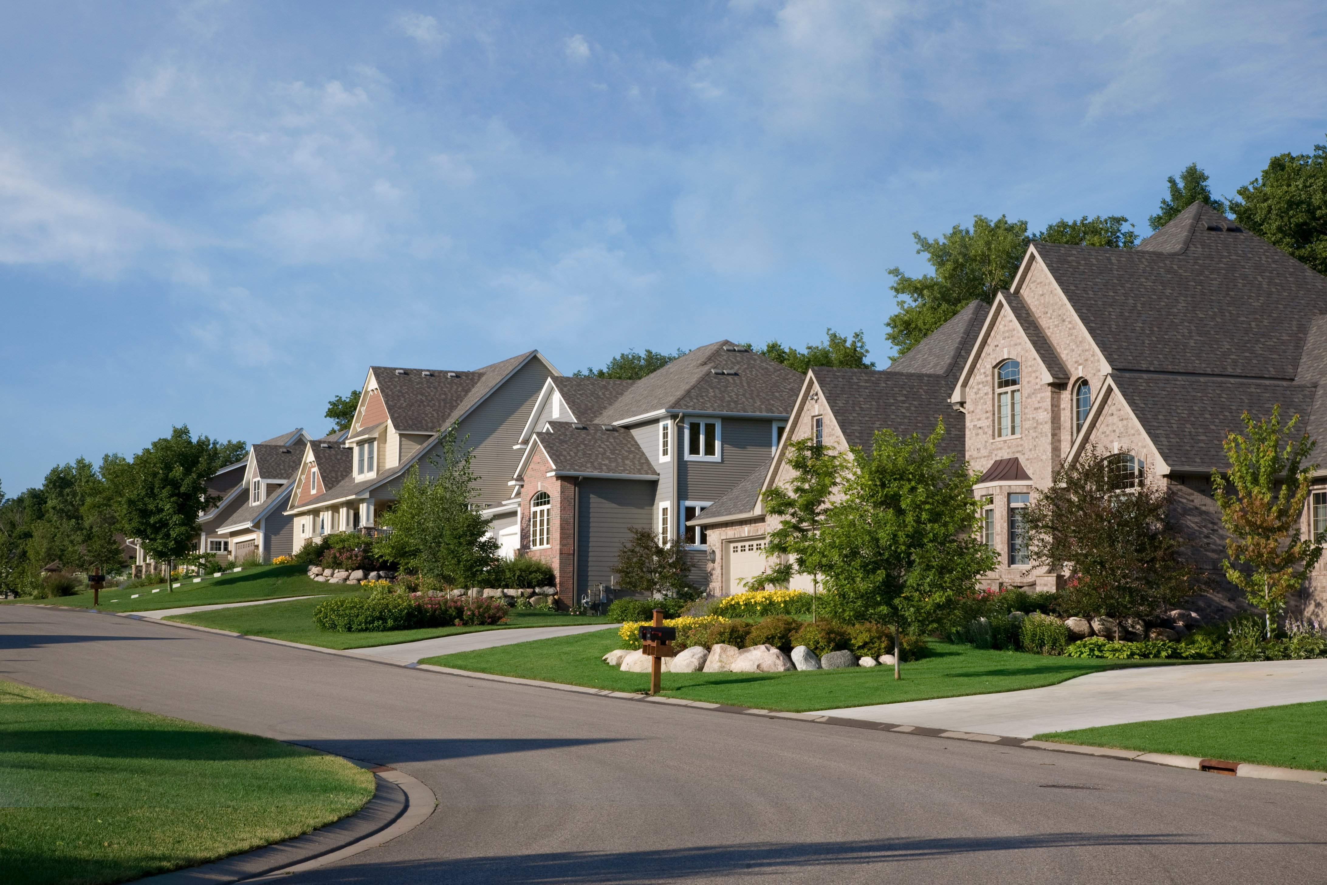 street-and-houses-of-upscale-neighborhood-on-a-NZAX52H