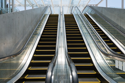 477543550_escalator.jpg