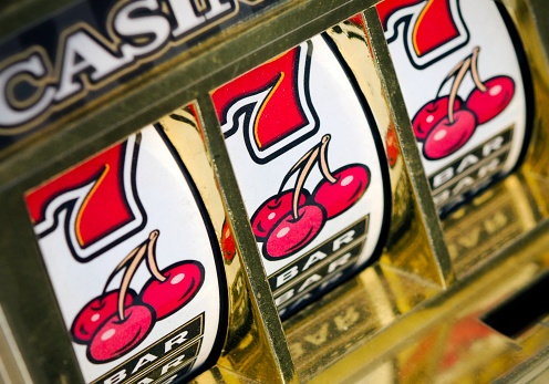 488529524_slot_machine_at_casino.jpg