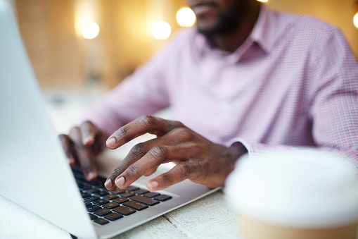 man searching for a Chapter 7 bankruptcy attorney on laptop